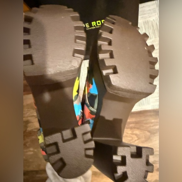 Cape Robbin Monik Block Heel Booties - Picture 9 of 12